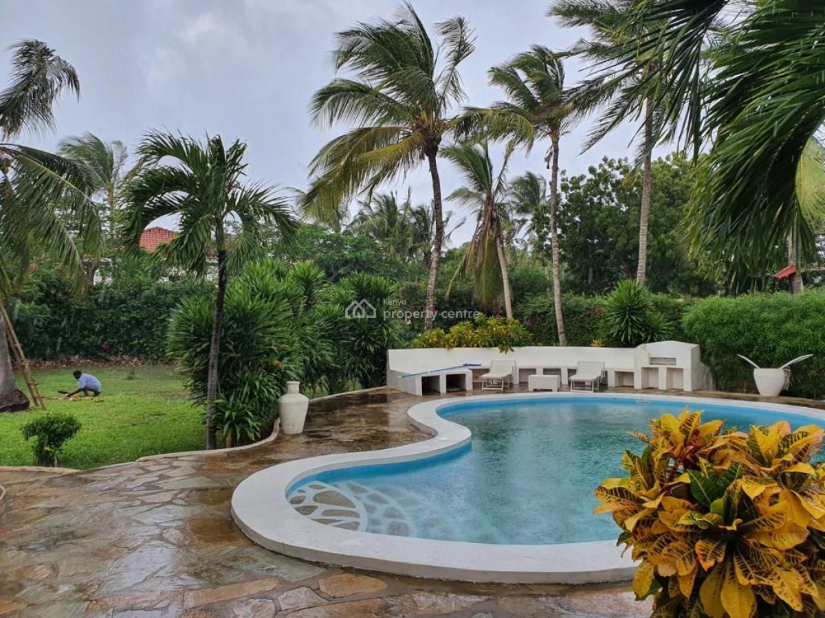 4 Bedroom House Sitting on 1/2 Acre Plot in Malindi Causorina. Ample P, Malindi Kilifi, Malindi Town, Kilifi, Townhouse for Sale