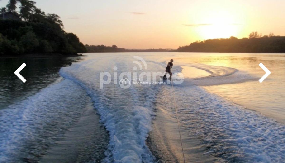 4 Bedrooms Villa Sitting on a 2.2 Acres Beach Property, Shanzu Mombasa, Shanzu, Mombasa, House for Sale