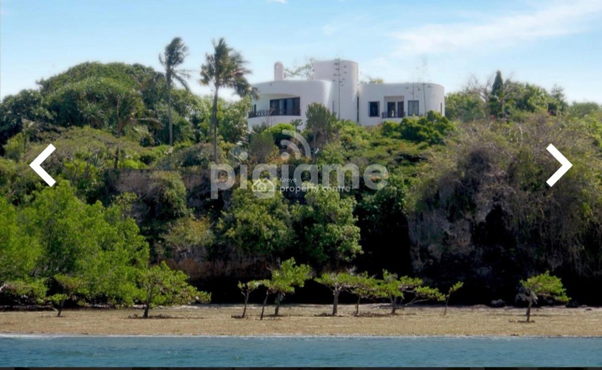 4 Bedrooms Villa Sitting on a 2.2 Acres Beach Property, Shanzu Mombasa, Shanzu, Mombasa, House for Sale