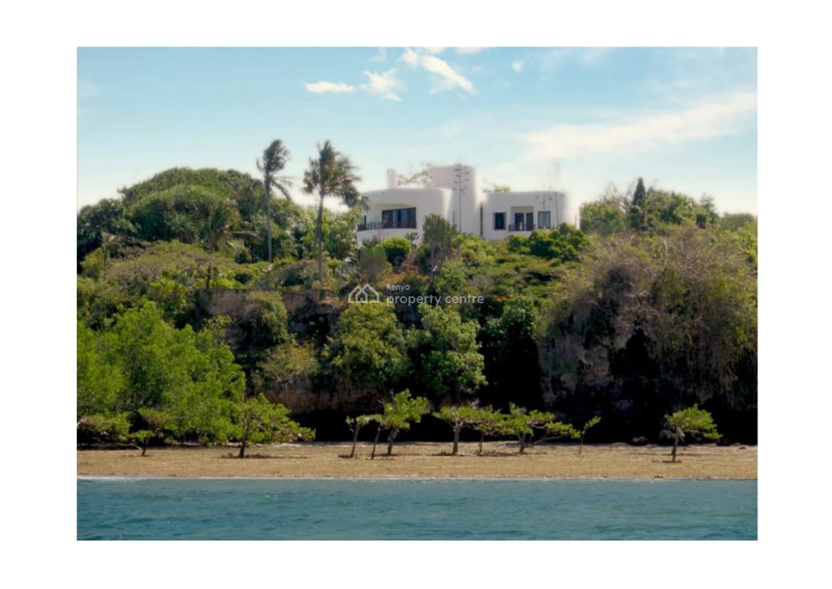 4 Bedrooms Villa Sitting on a 2.2 Acres Beach Property, Shanzu Mombasa, Shanzu, Mombasa, House for Sale
