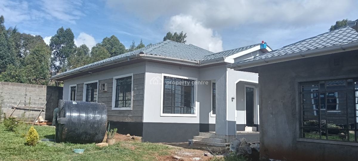 3bedroom All Ensuite Bungalow in Gated Community in Kikuyu., 300 Meters From The Tarmac Road, Kikuyu, Kiambu, House for Sale