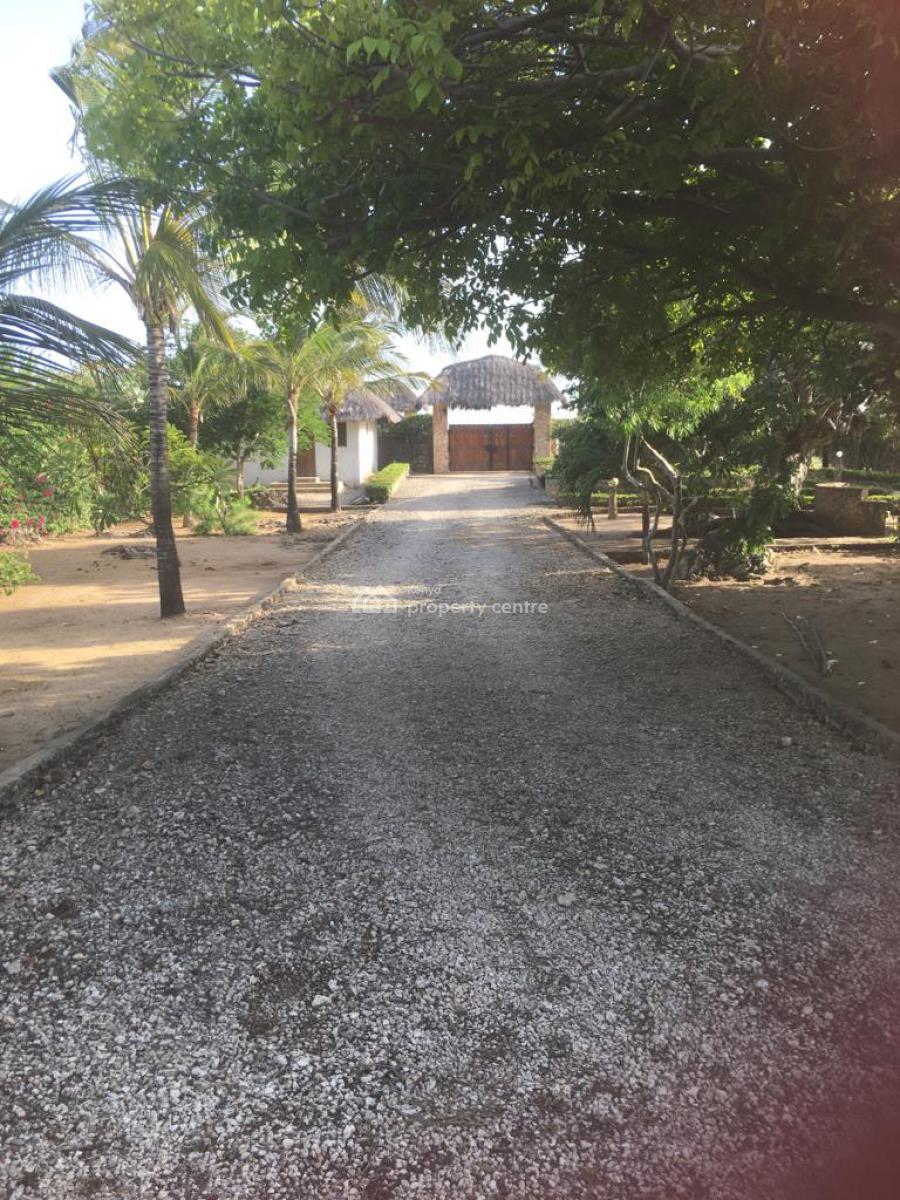 Malindi 3 Bedroom House Ensuite Sitting on 2 Acres, Garage, Undergroun, Watamu, Bura (mwatate), Taita Taveta, Townhouse for Sale