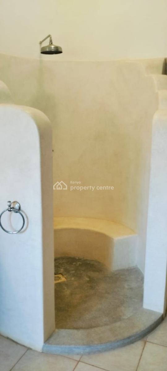 4 Bedrooms Ensuite Sitting on 4acres of Land Beach Front Located in Wa, Watamu, Watamu, Kilifi, Townhouse for Sale