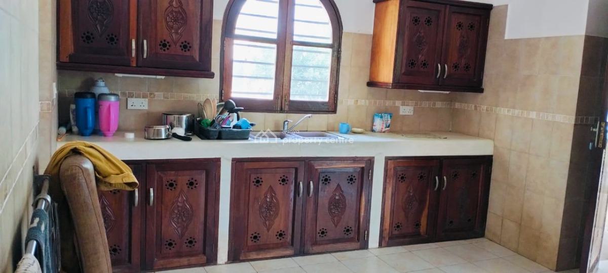 4 Bedrooms Ensuite Sitting on 4acres of Land Beach Front Located in Wa, Watamu, Watamu, Kilifi, Townhouse for Sale