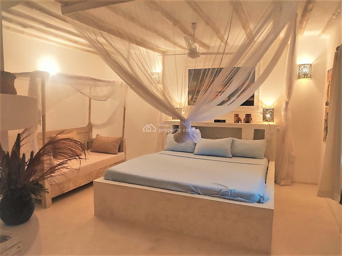 6 Bedrooms Sitting on a Half Acre Plot Walking Distance to The Beach F, Watamu, Watamu, Kilifi, Townhouse for Sale