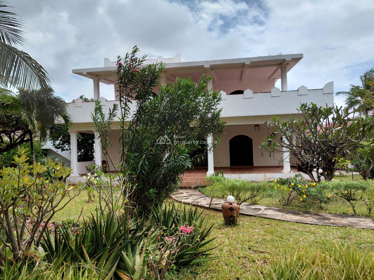 4 Bedroom House Sitting on 1/2 Acre Plot with Big Garage 3 Minutes Wal, Watamu, Watamu, Kilifi, Detached Bungalow for Sale