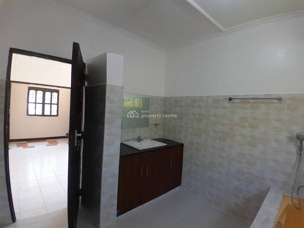 -- Spacious 4br Maisonette on ¼ Acre  Zebra, Mtwapa, Zebra, Mtwapa, Mtwapa, Kilifi, Townhouse for Sale