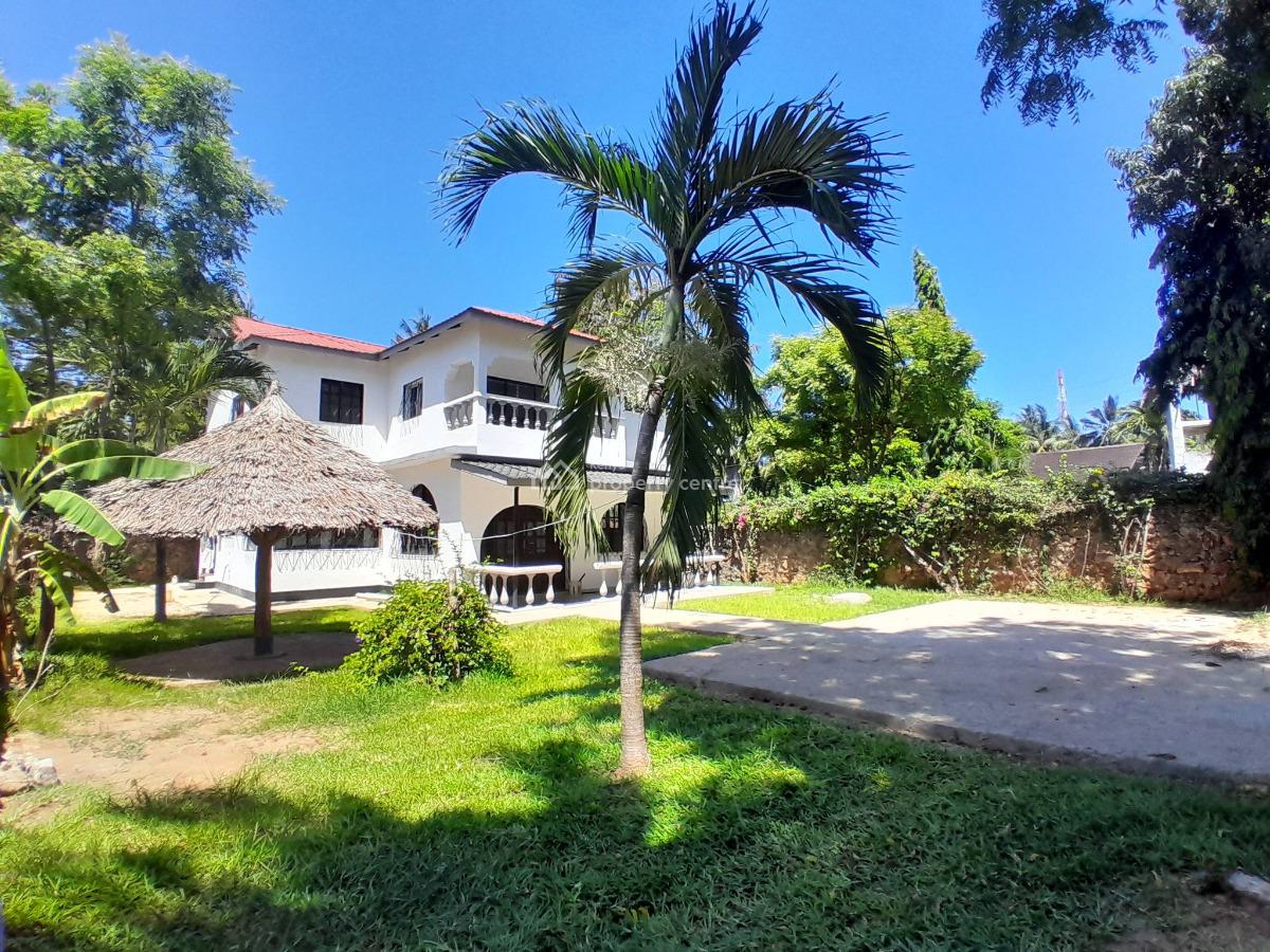 -- Spacious 4br Maisonette on ¼ Acre  Zebra, Mtwapa, Zebra, Mtwapa, Mtwapa, Kilifi, Townhouse for Sale