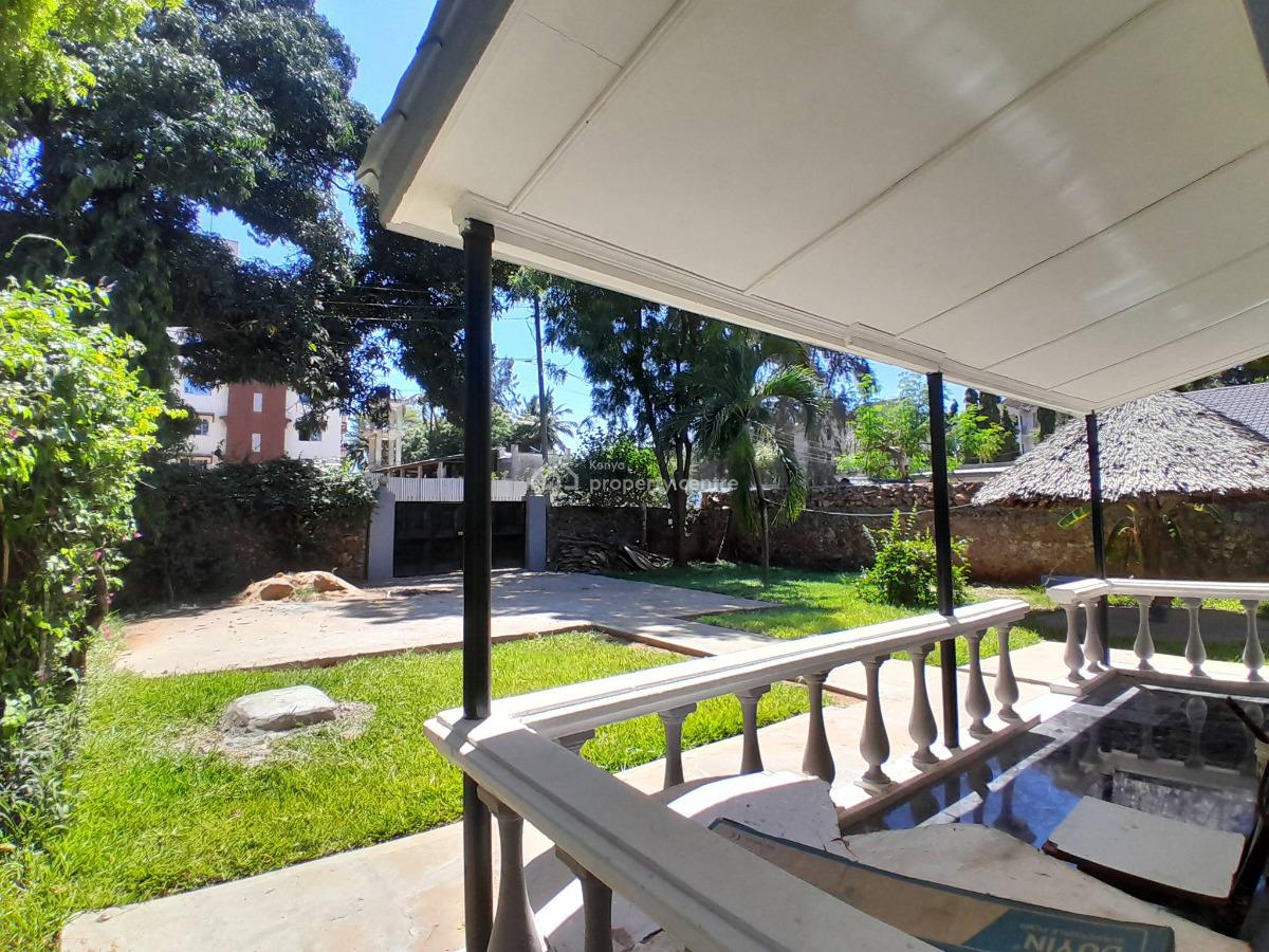 -- Spacious 4br Maisonette on ¼ Acre  Zebra, Mtwapa, Zebra, Mtwapa, Mtwapa, Kilifi, Townhouse for Sale