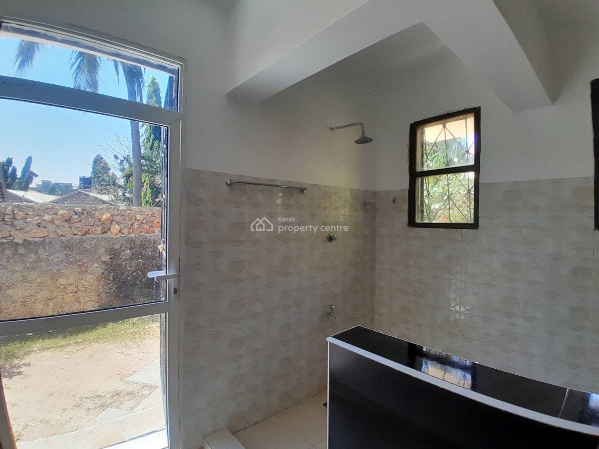 -- Spacious 4br Maisonette on ¼ Acre  Zebra, Mtwapa, Zebra, Mtwapa, Mtwapa, Kilifi, Townhouse for Sale