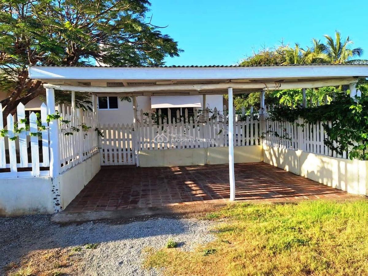 3 Bedroom House in Diani Beach  Swimming Pool  Furnished, Diani, Ukunda, Kwale, Terraced Bungalow for Sale