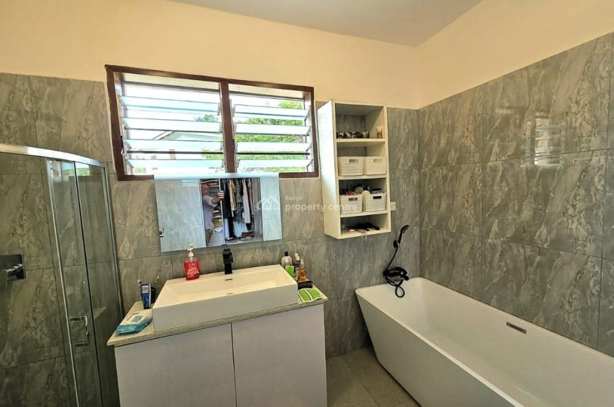 3 Bedroom House with Swimming Pool, Furnished, Phmv+6gj Diani Beach, Ukunda, Kwale, Terraced Bungalow for Sale