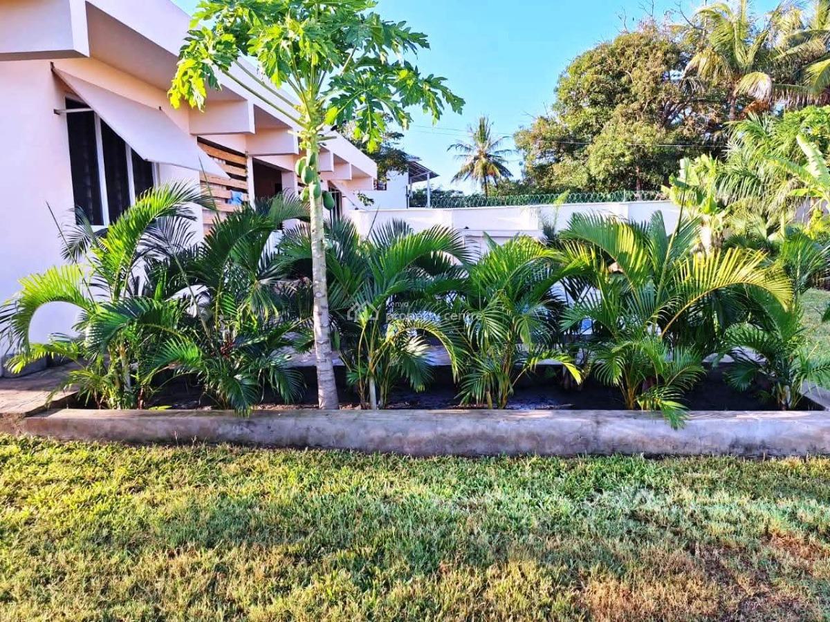 3 Bedroom House with Swimming Pool, Furnished, Phmv+6gj Diani Beach, Ukunda, Kwale, Terraced Bungalow for Sale