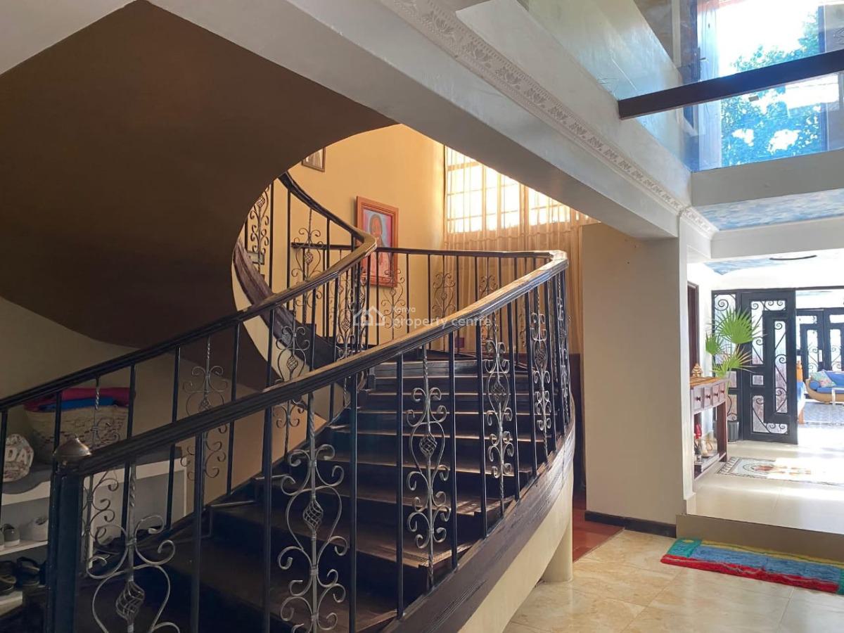 Luxury 7 Bedroom Villa with a Detached 3-bedroom Guest Wing and Pool, Karen, Nairobi, House for Sale