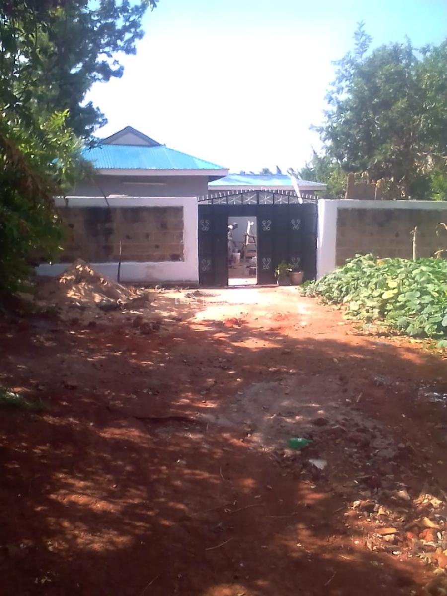 0.2 Hacre Land with House, Kiritiri Road, Central Ward, Embu, Land for Sale