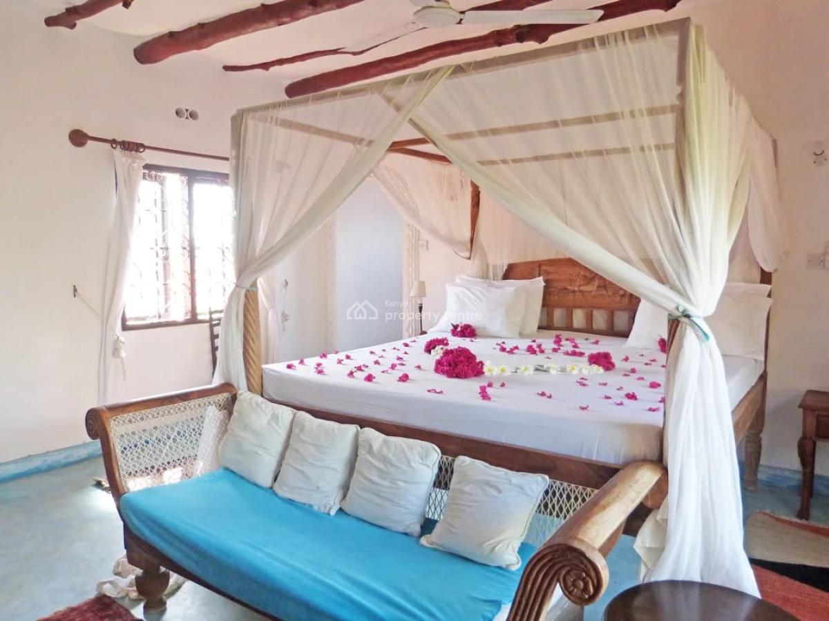 5 Bedroom Ensuite Big Garage and Staff House  Sitting on 1acre Sand Be, Watamu Kilifi, Watamu, Kilifi, Townhouse for Sale
