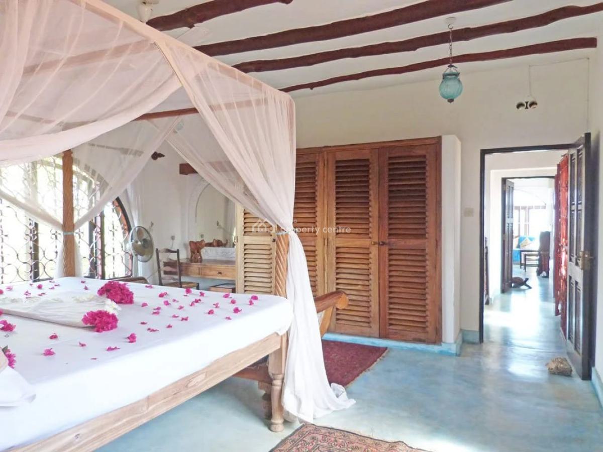 5 Bedroom Ensuite Big Garage and Staff House  Sitting on 1acre Sand Be, Watamu Kilifi, Watamu, Kilifi, Townhouse for Sale