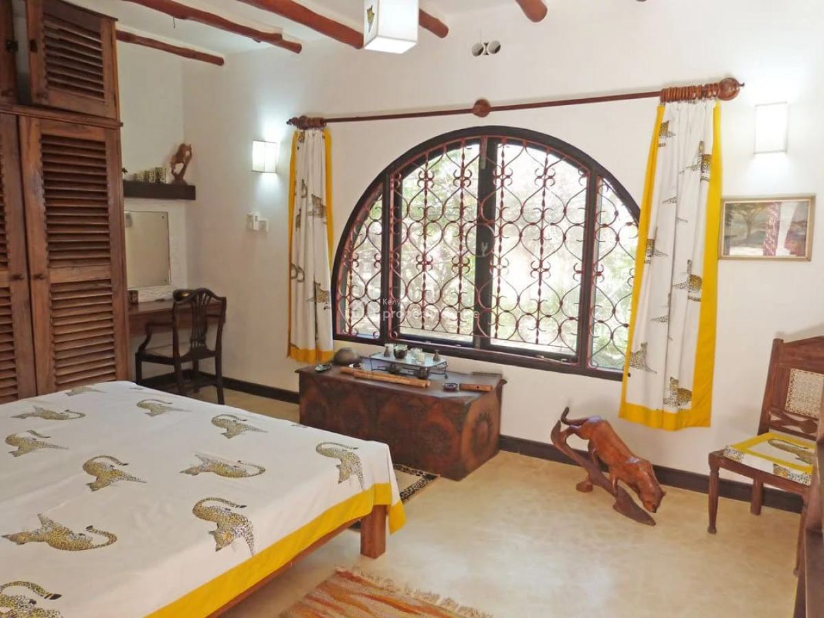 5 Bedroom Ensuite Big Garage and Staff House  Sitting on 1acre Sand Be, Watamu Kilifi, Watamu, Kilifi, Townhouse for Sale