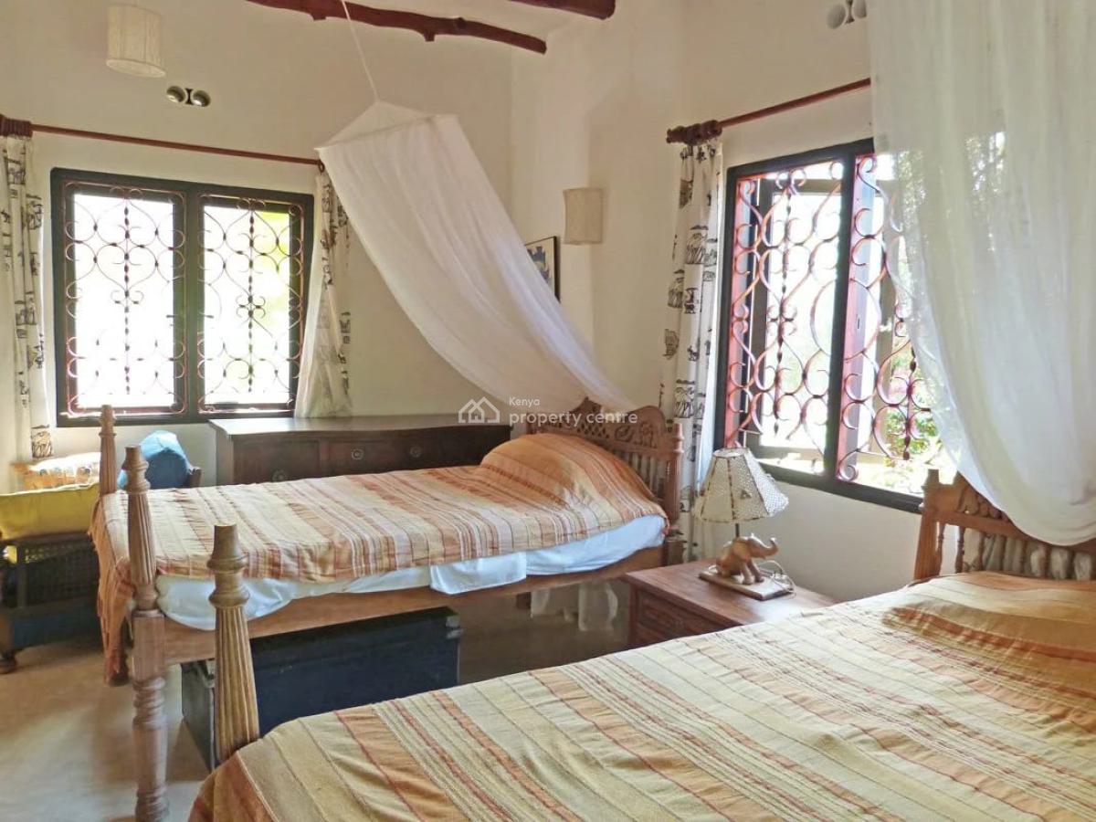 5 Bedroom Ensuite Big Garage and Staff House  Sitting on 1acre Sand Be, Watamu Kilifi, Watamu, Kilifi, Townhouse for Sale