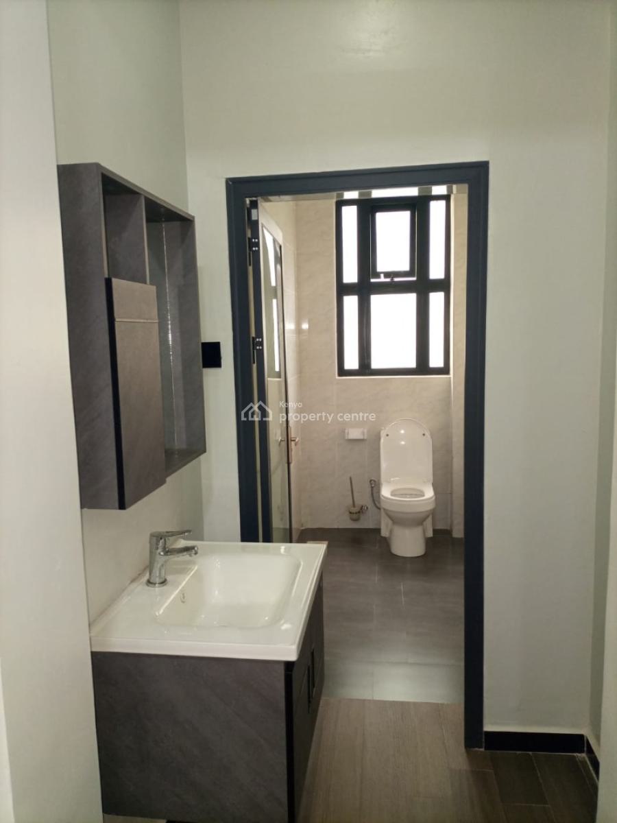 5 Bedroom House with Sq All Ensuite Ruiru.  Has a Family Room, Study R, Ruiru, Ruiru, Kiambu, Townhouse for Sale