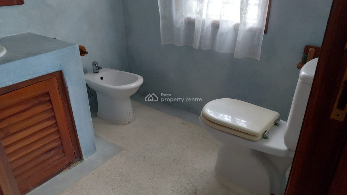 Malindi 3 Bedroom House Ensuite Sitting on 2 Acres, Garage, Undergroun, Watamu Kilfi, Watamu, Kilifi, Townhouse for Sale