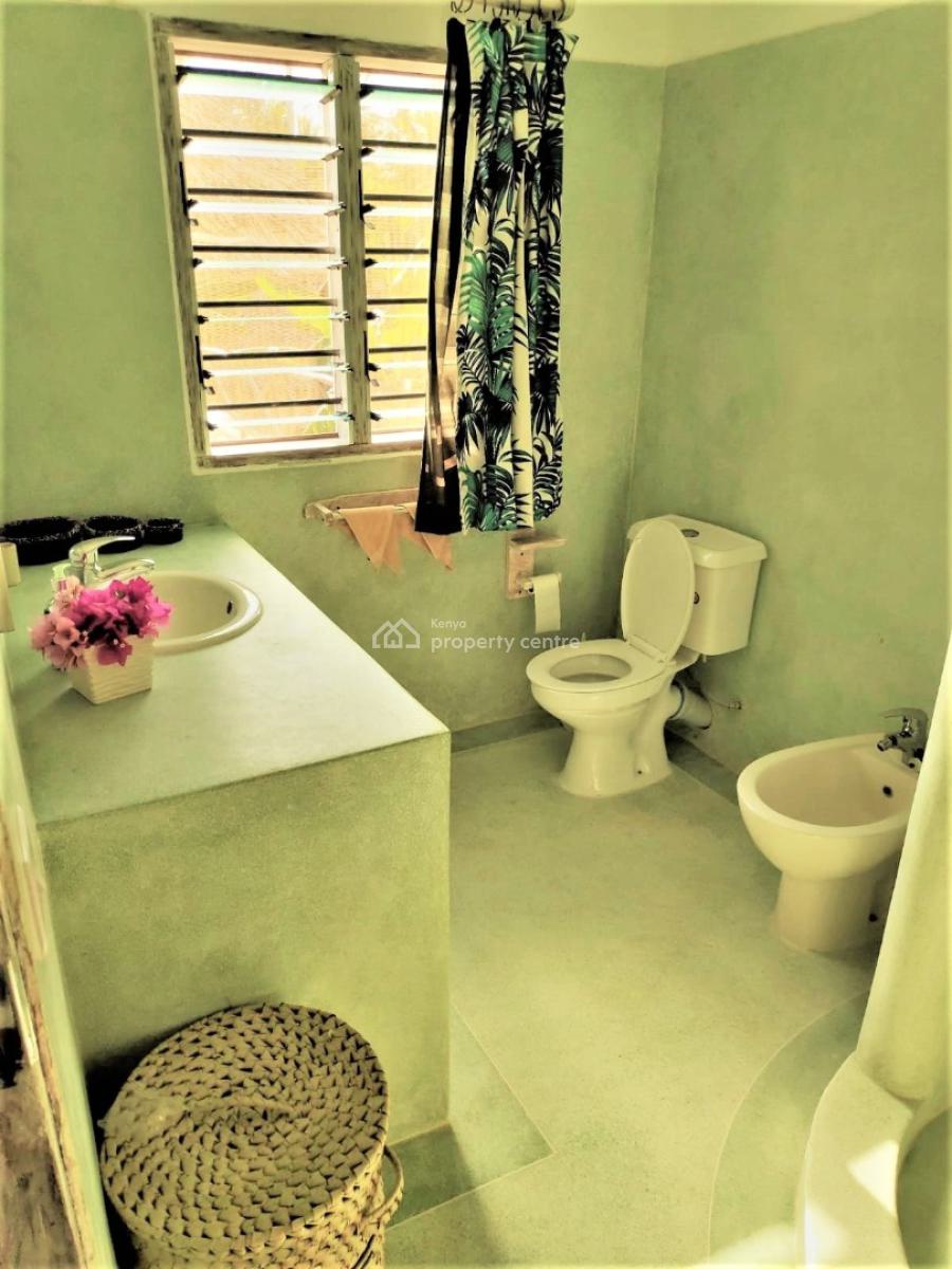 6 Bedrooms Sitting on a Half Acre Plot Walking Distance to The Beach F, Watamu, Watamu, Kilifi, Townhouse for Sale