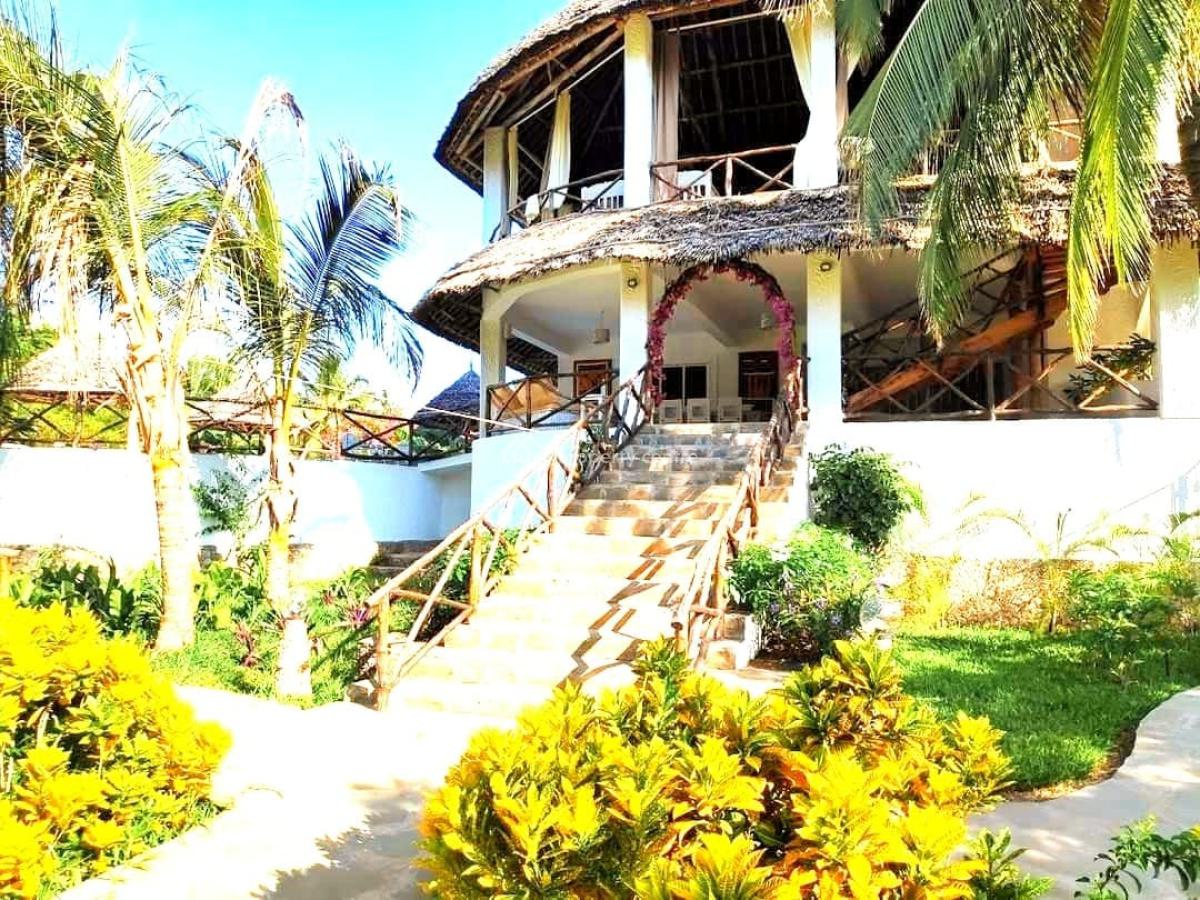6 Bedrooms Sitting on a Half Acre Plot Walking Distance to The Beach F, Watamu, Watamu, Kilifi, Townhouse for Sale