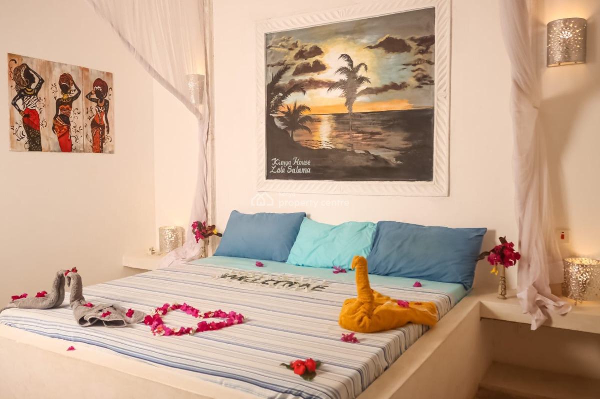 6 Bedrooms Sitting on a Half Acre Plot Walking Distance to The Beach F, Watamu, Watamu, Kilifi, Townhouse for Sale