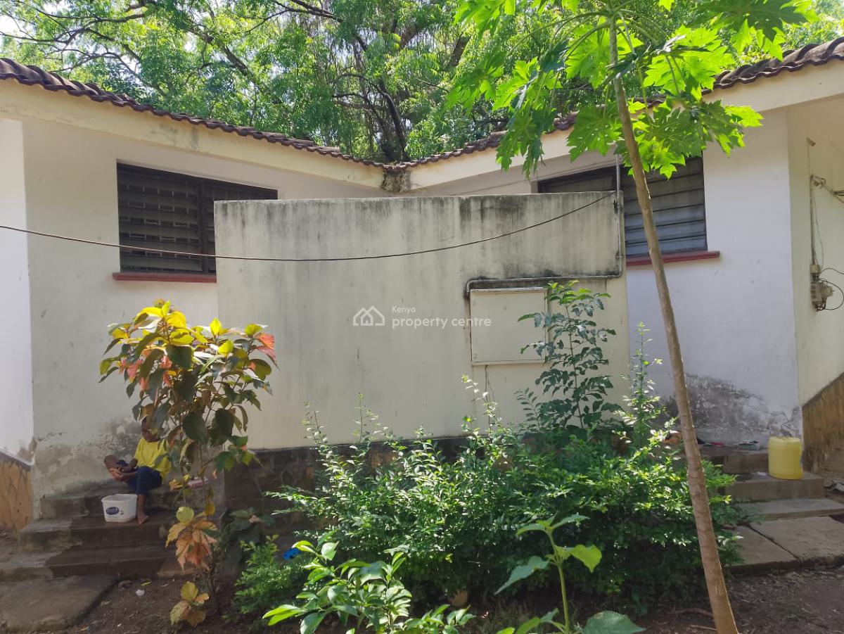 4 Bedroom House on a Half Acre a Long Links Road in Mombasa -, Nyali Mombasa Links Rd, Nyali, Mombasa, Townhouse for Sale