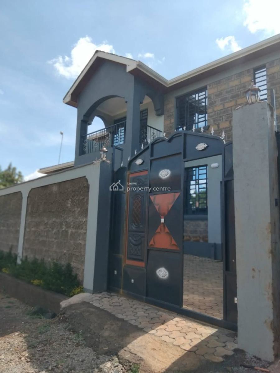 Beautiful 4bedroom Maisonette All Ensuite on Eighth in Ondiri, Kikuyu., 400 Meters From The Tarmac Road, Kikuyu, Kiambu, House for Sale