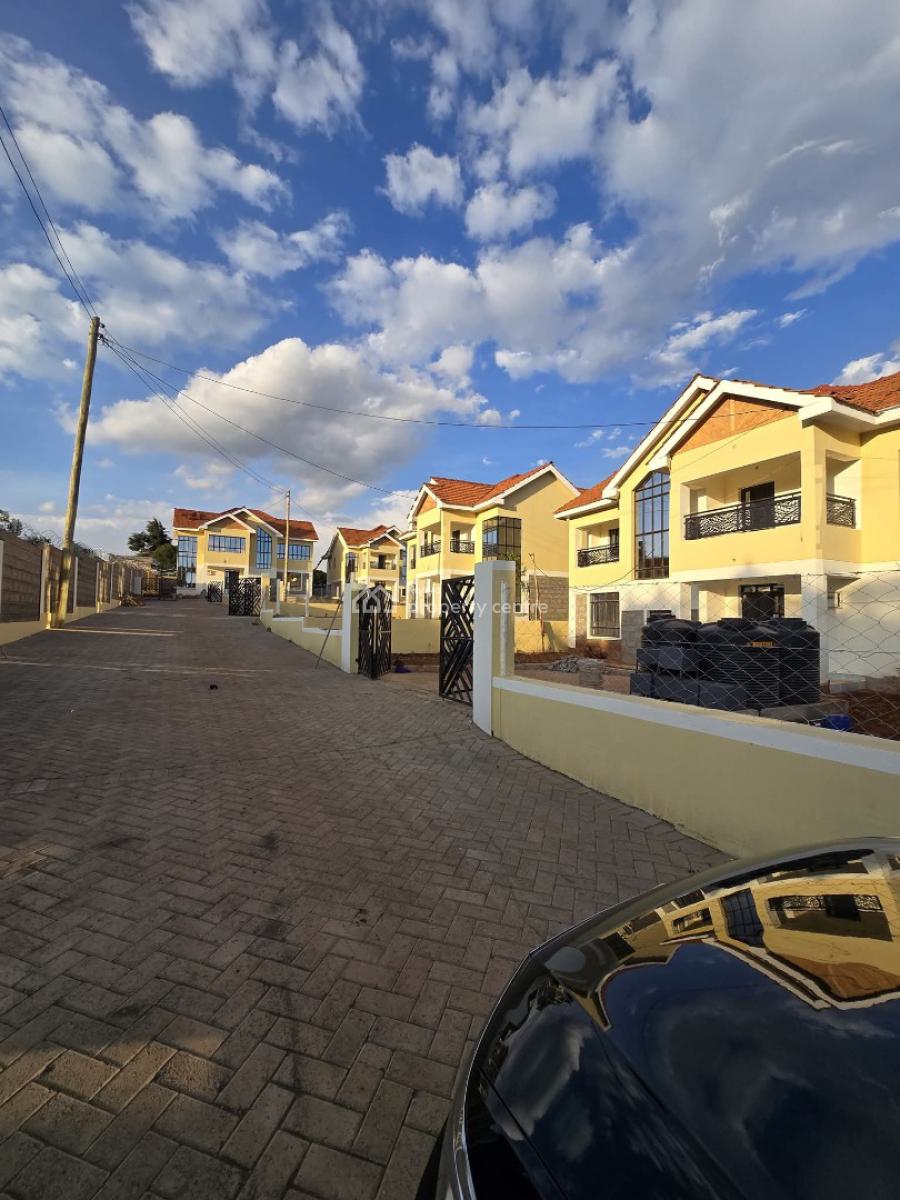 New 4bedroom Maisonette All Ensuite with Dsq on an Eighth in Kikuyu., 400 Meters From The Tarmac Road., Kikuyu, Kiambu, House for Sale
