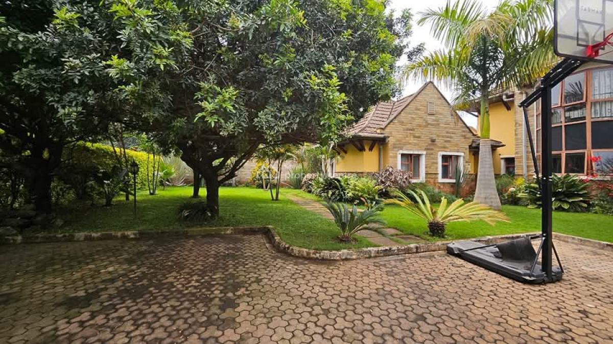5bedroom All Ensuite Home with a Pool on Half Acre in Old Runda., Runda, Westlands, Nairobi, House for Sale