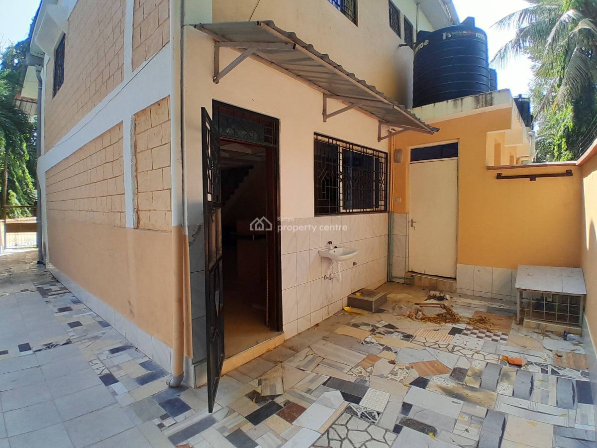 Spacious 3 Bedroom Villa Located Along Aloo Drive, Mtwapa, Mtwapa, Kilifi, Townhouse for Rent