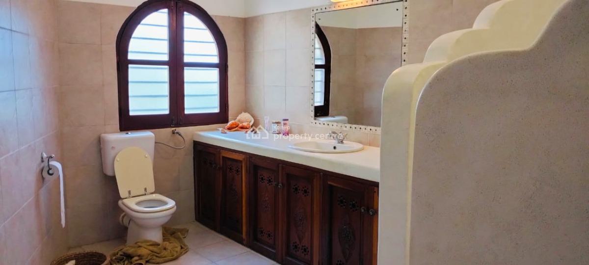 4 Bedrooms Ensuite Sitting on 4acres of Land Beach Front Located in Wa, Watamu Kilifi, Watamu, Kilifi, Townhouse for Sale