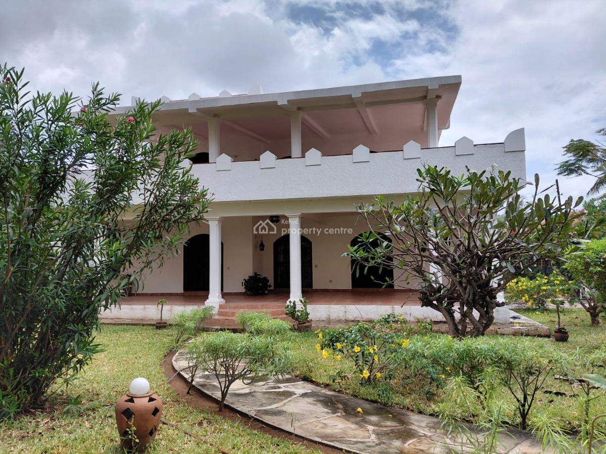 4 Bedroom House Sitting on 1/2 Acre Plot with Big Garage 3 Minutes Wal, Watamu, Watamu, Kilifi, Townhouse for Sale