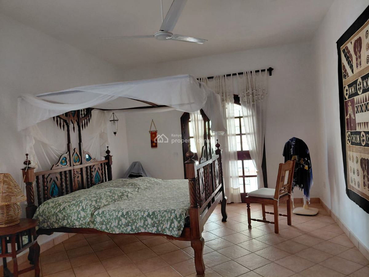 4 Bedroom House Sitting on 1/2 Acre Plot with Big Garage 3 Minutes Wal, Watamu, Watamu, Kilifi, Townhouse for Sale