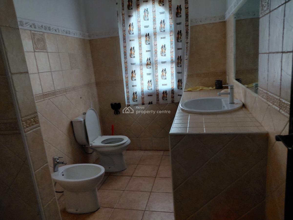 4 Bedroom House Sitting on 1/2 Acre Plot with Big Garage 3 Minutes Wal, Watamu, Watamu, Kilifi, Townhouse for Sale