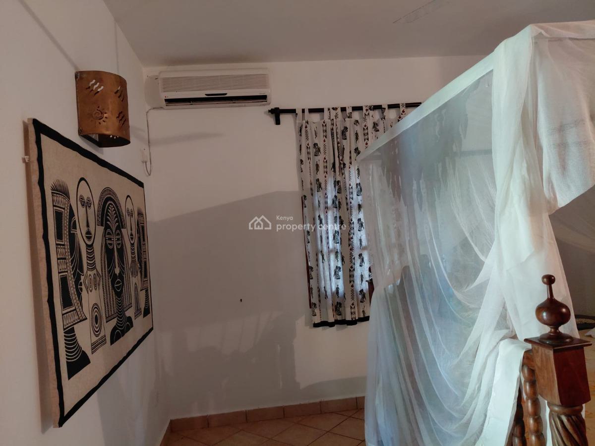 4 Bedroom House Sitting on 1/2 Acre Plot with Big Garage 3 Minutes Wal, Watamu, Watamu, Kilifi, Townhouse for Sale