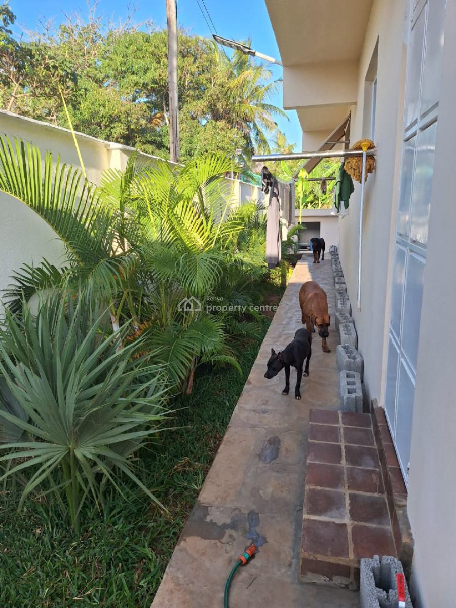 Luxury Green Villa with Pool, Diani, Beach 2, Ukunda, Kwale, Terraced Bungalow for Sale