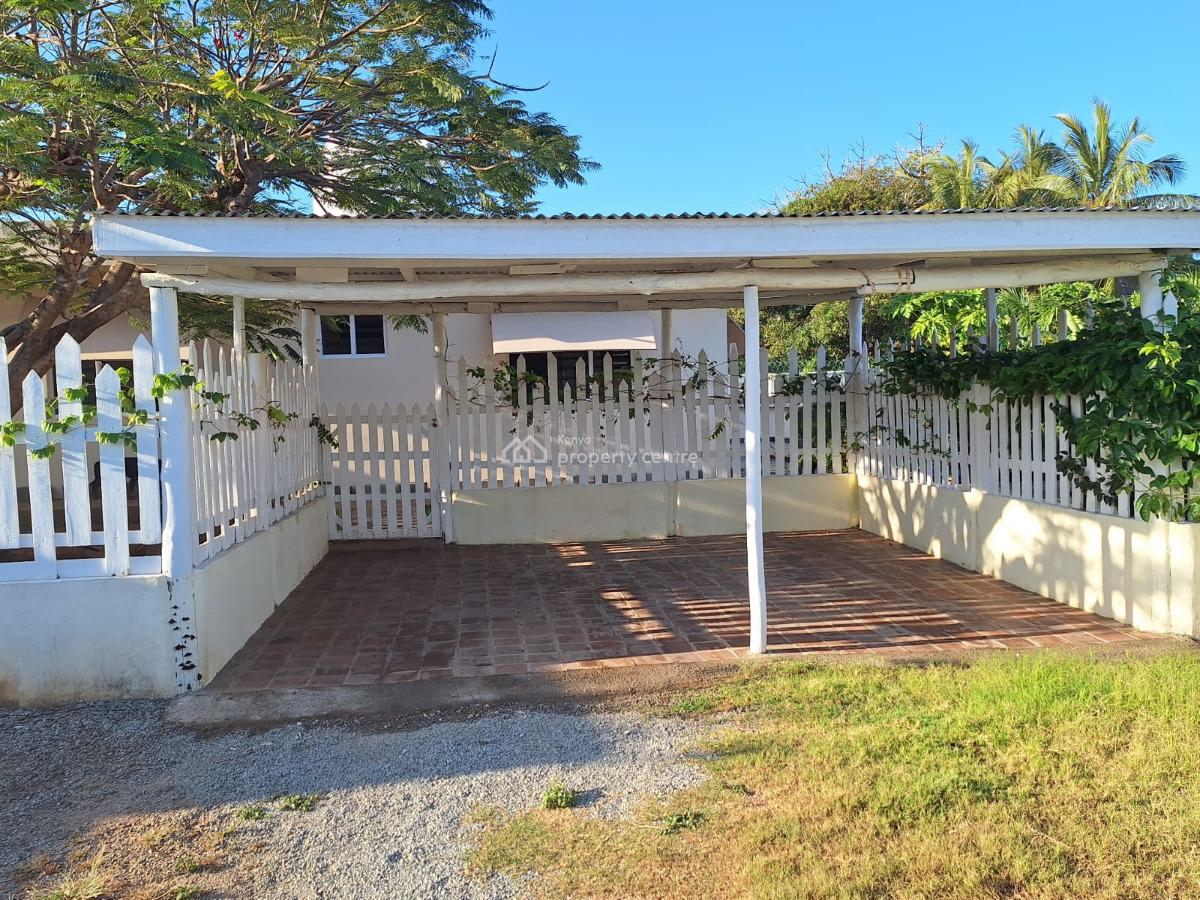 Luxury Green Villa with Pool, Diani, Beach 2, Ukunda, Kwale, Terraced Bungalow for Sale