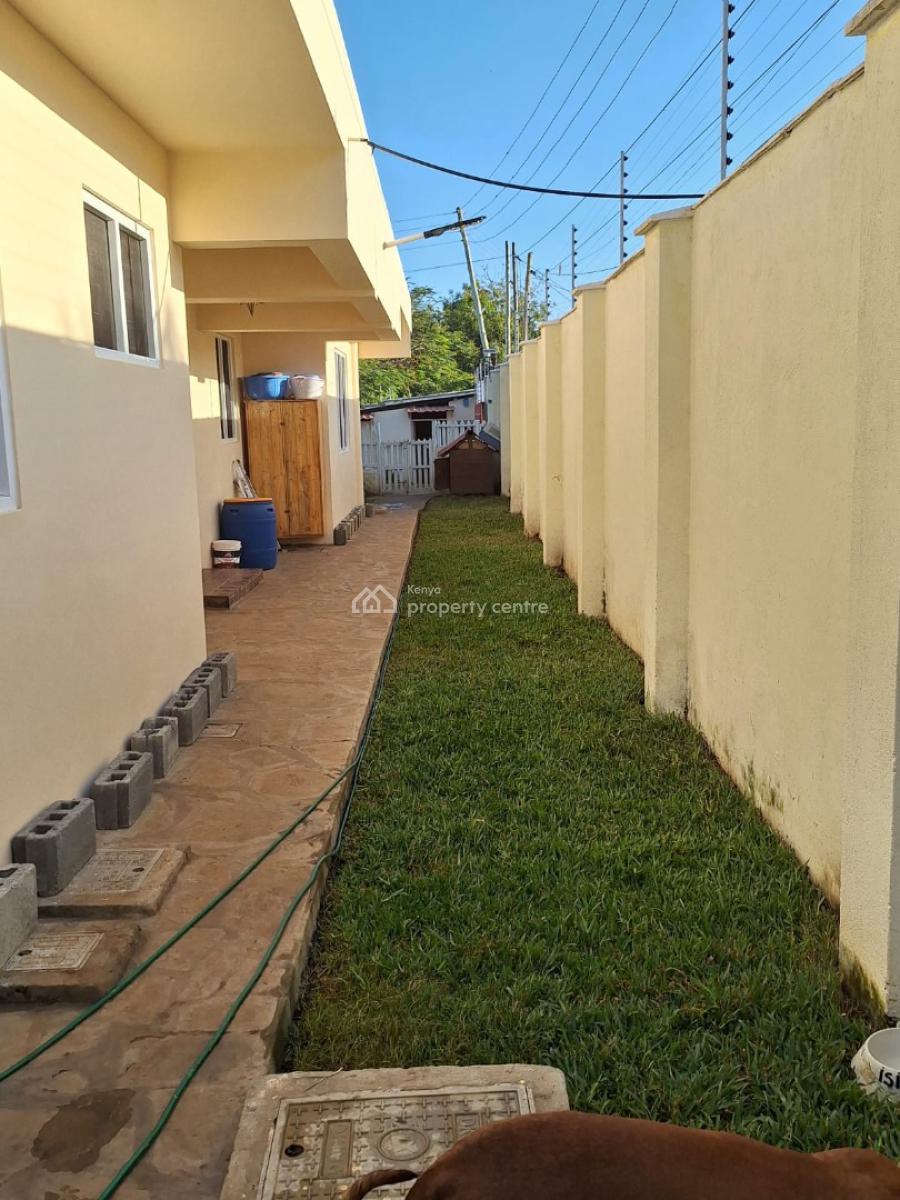 Luxury Green Villa with Pool, Diani, Beach 2, Ukunda, Kwale, Terraced Bungalow for Sale