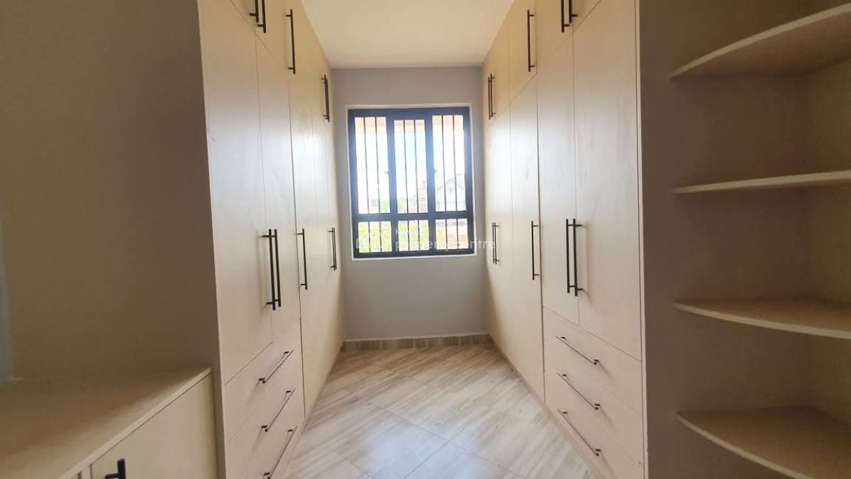 Luxurious 6bedroom Home All Ensuite with Dsq on Halfacre in Runda., Runda, Westlands, Nairobi, House for Sale