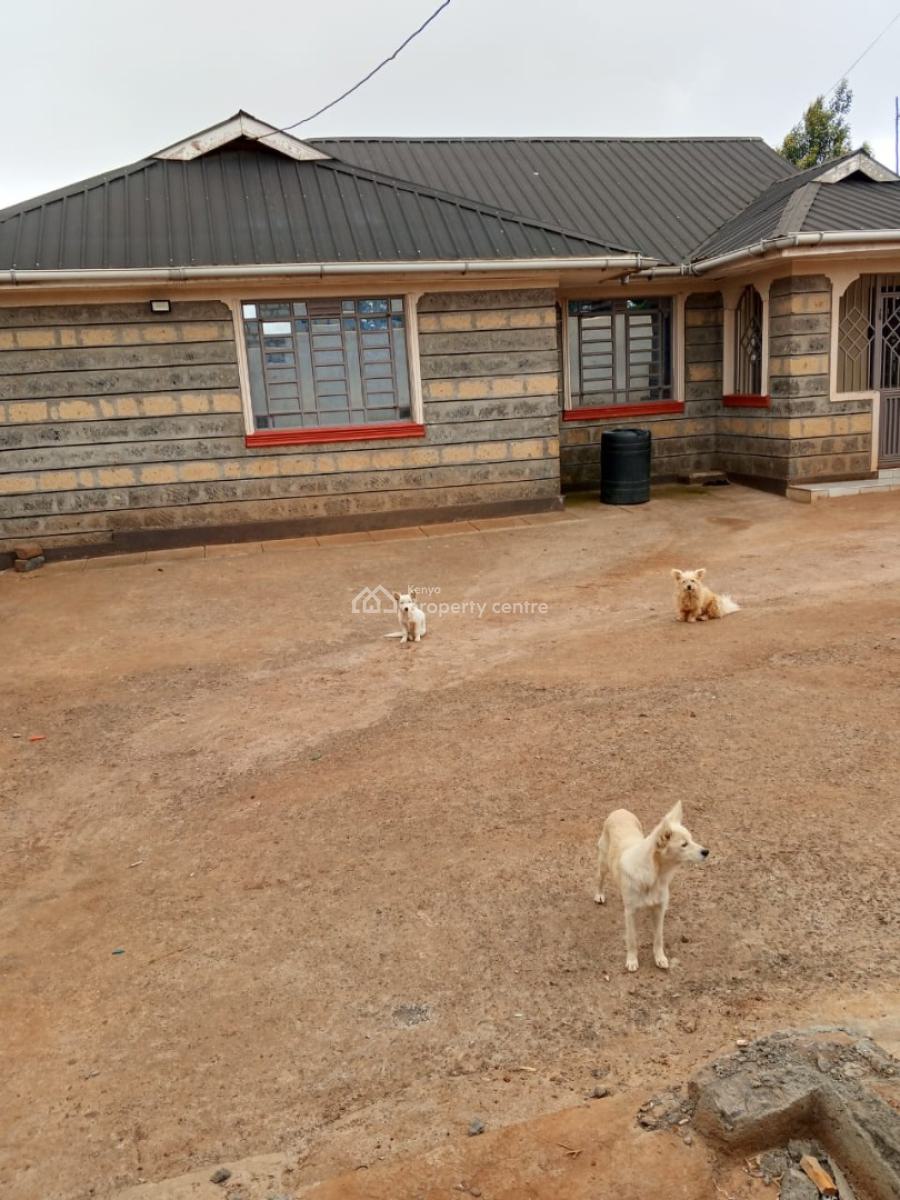 Spacious 3bedroom Home Ensuite with 1sq on 0.046acres Jambo Tv Kikuyu., 400meters From Tarmac Road, Kikuyu, Kiambu, House for Sale
