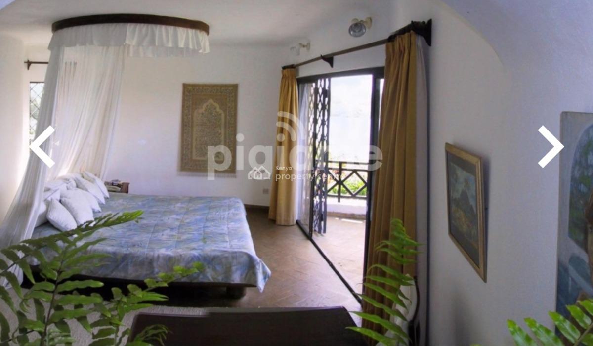 4 Bedrooms Villa Sitting on a 2.2 Acres Beach Property  Along, Shanzu, Shanzu, Mombasa, Townhouse for Sale