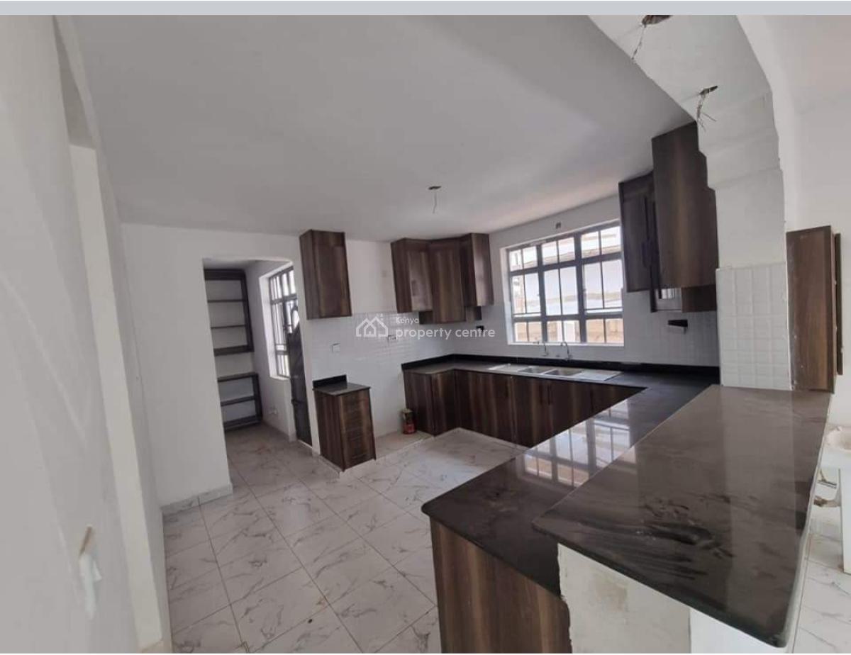 4 Bedroom Spacious Maisonette All Ensuite Sq, a Few Meters From The Tarmac Road, Kikuyu, Kiambu, House for Sale