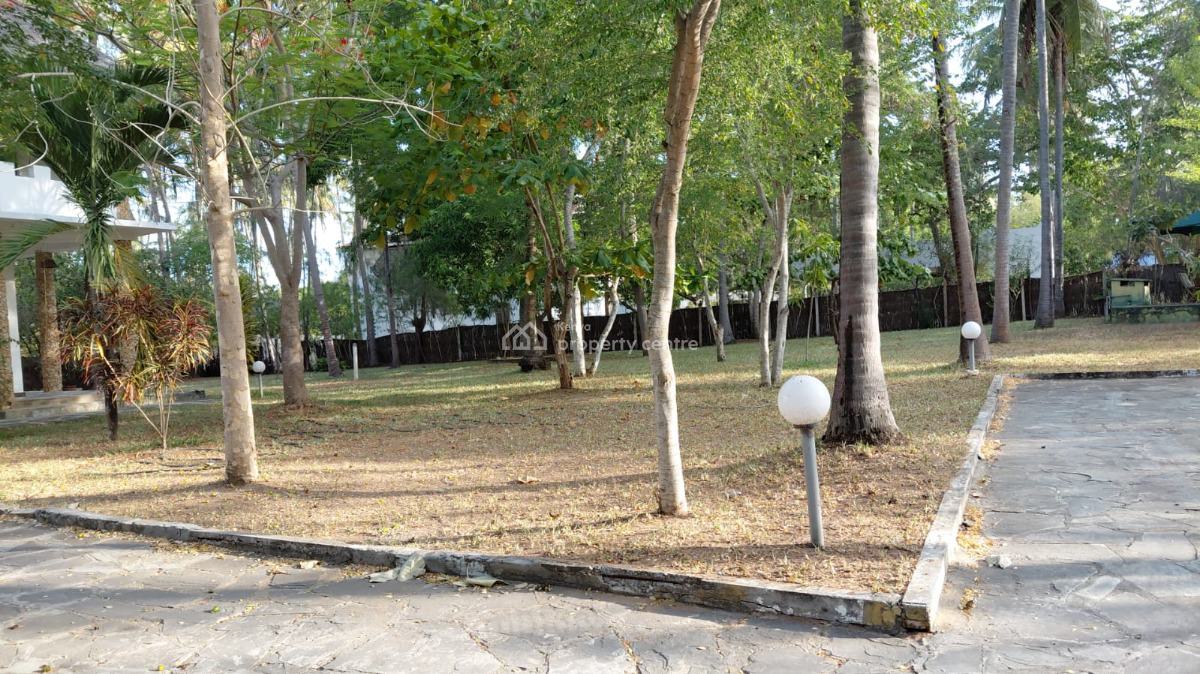 Garoda Watamu 1 Acre Plot with Big House of 5 Bedroom and Big Swimming, Watamu Garoda B, Watamu, Kilifi, Townhouse for Sale