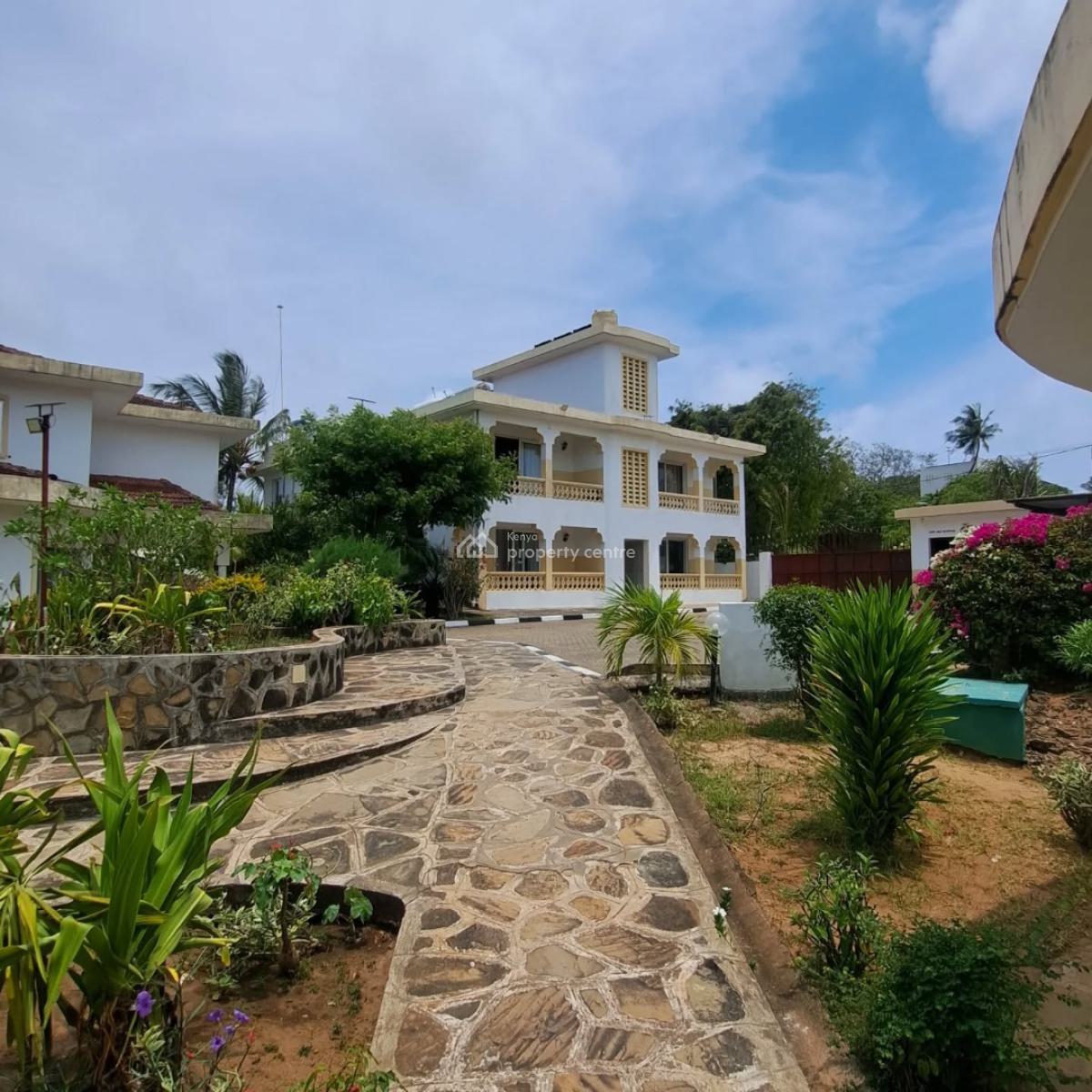 Fully Furnished 4-bedroom All Ensuite Villa in Gated Community, Turtle Bay Road, Watamu, Kilifi, House for Sale