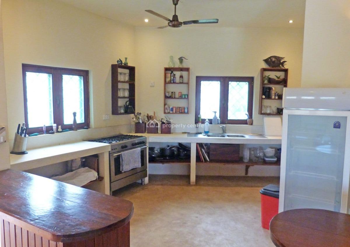 Stunning 4-bedroom Lakeside Villa, Turtle Bay Riad ,prawn Lake, Watamu, Kilifi, House for Sale