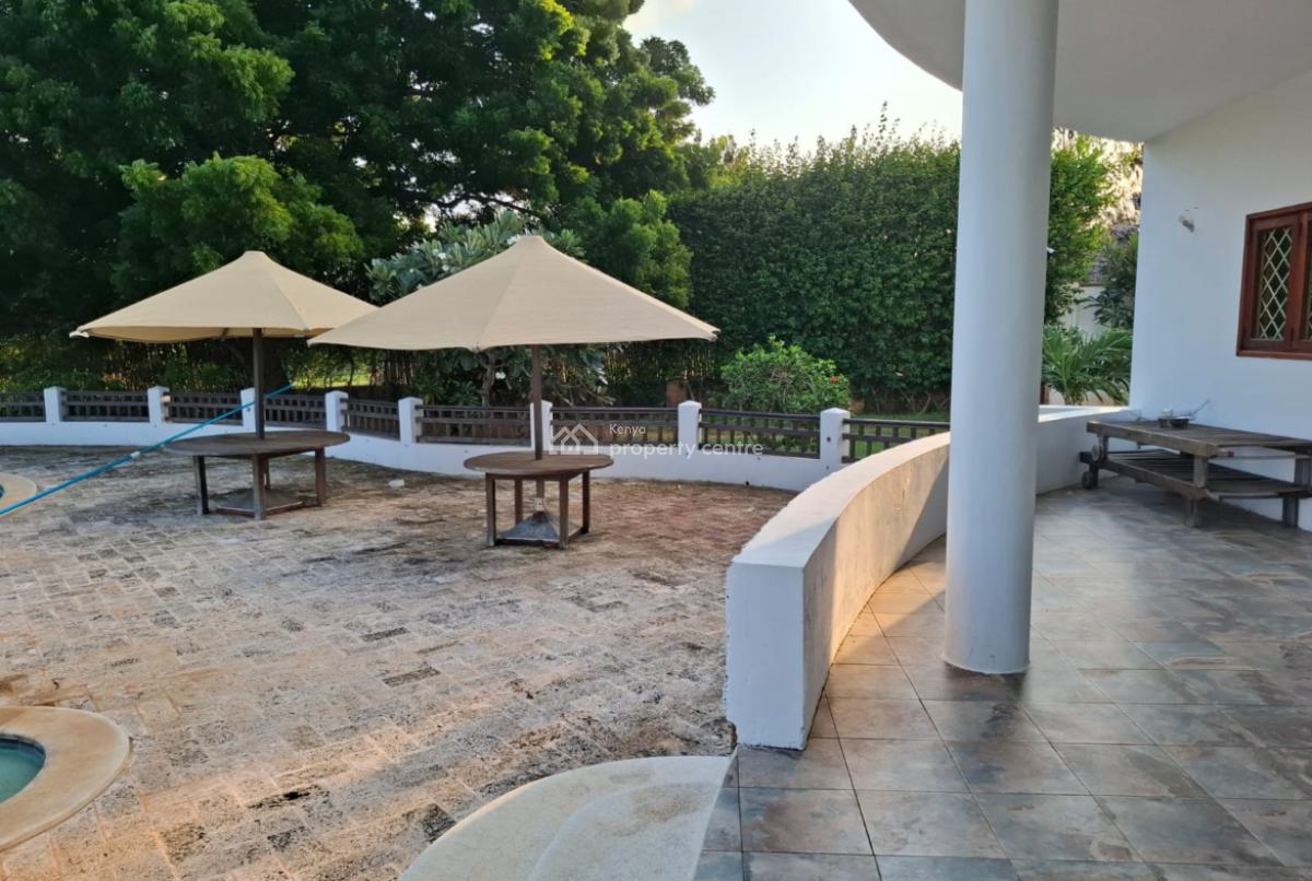 Stunning 4-bedroom Lakeside Villa, Turtle Bay Riad ,prawn Lake, Watamu, Kilifi, House for Sale