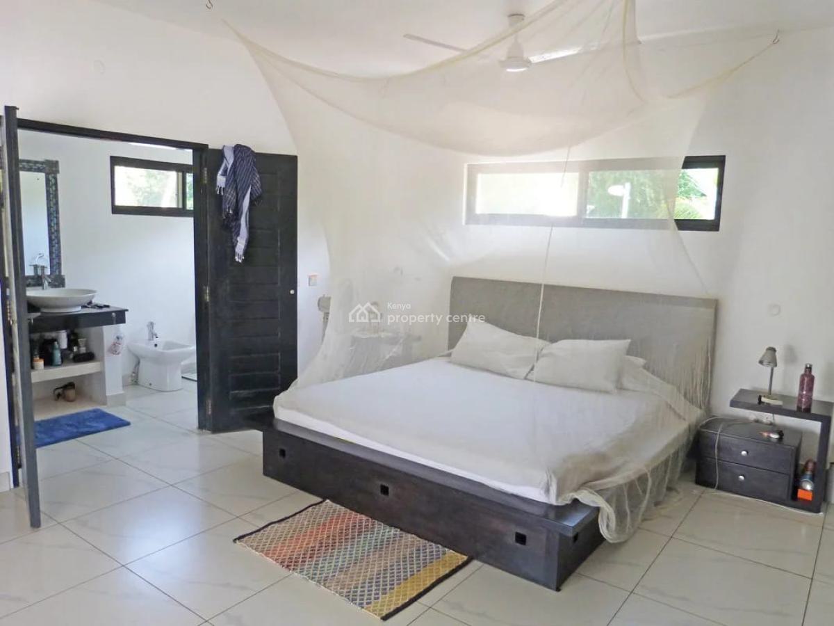 Modern 4-bedroom Coastal Home Near The Beach, Turtle Bay Road, Watamu, Kilifi, House for Sale